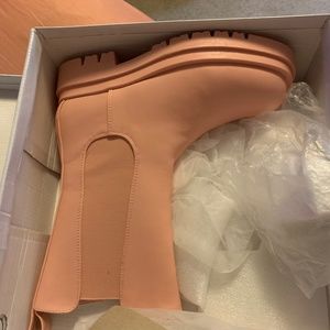 Size 8 fashion nova boot